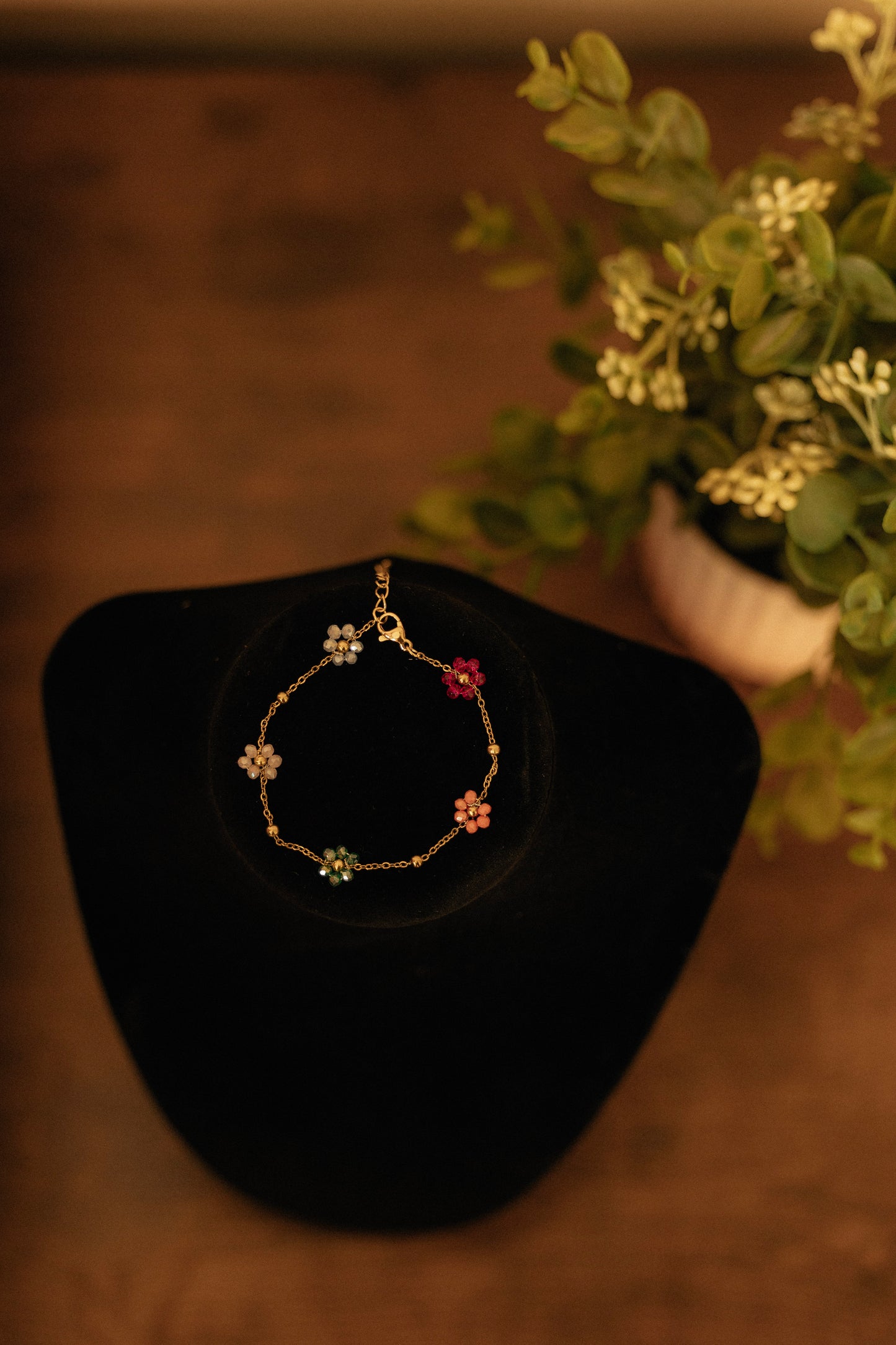 MULTICOLOR GLASS BEADED FLORAL BRACELET GOLD