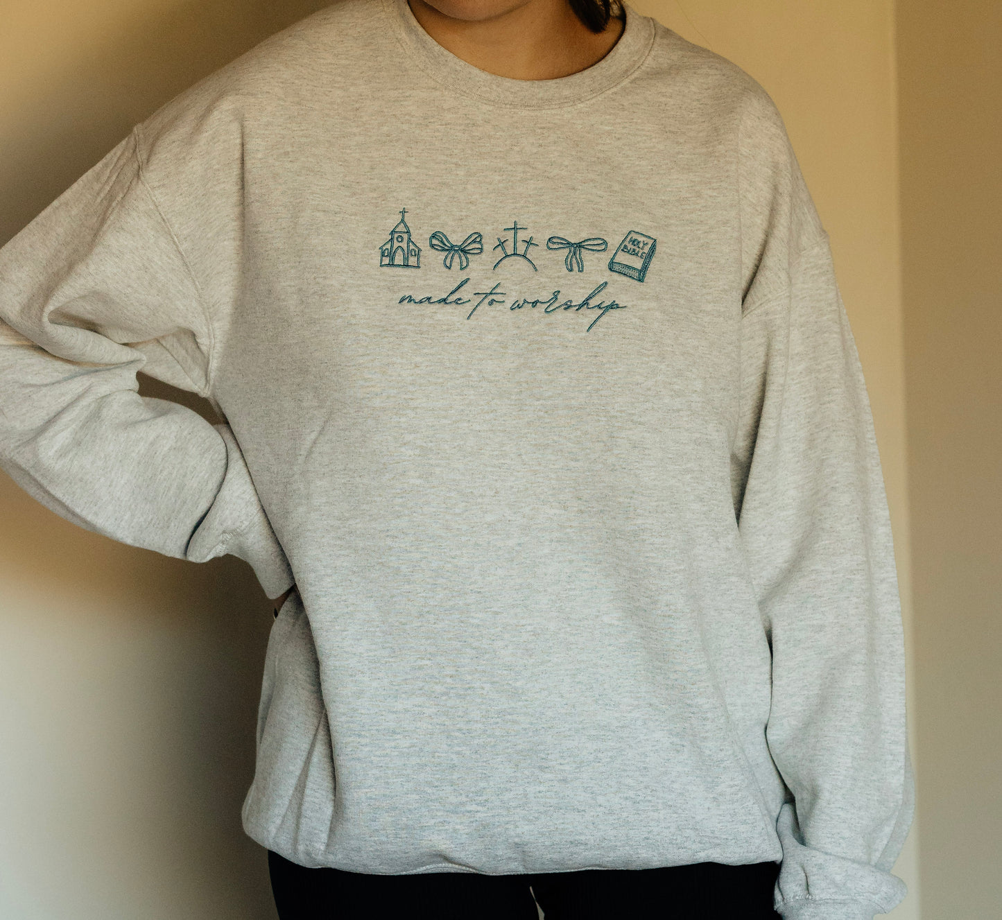 MADE TO WORSHIP EMBROIDERED SWEATSHIRT/CREWNECK