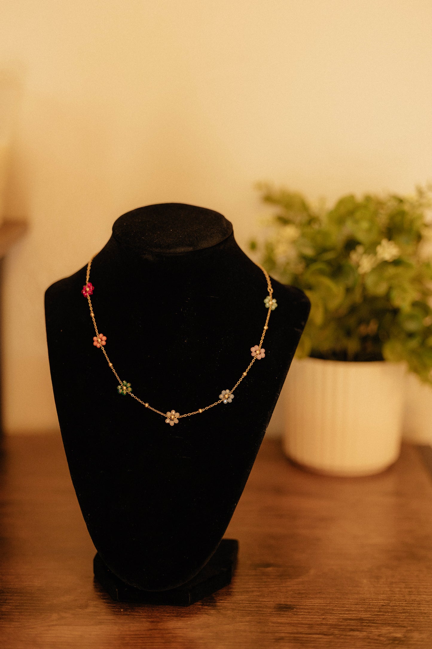 MULTICOLOR GLASS BEADED FLORAL NECKLACE GOLD