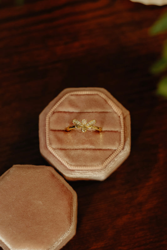 ADJUSTABLE BEE RING